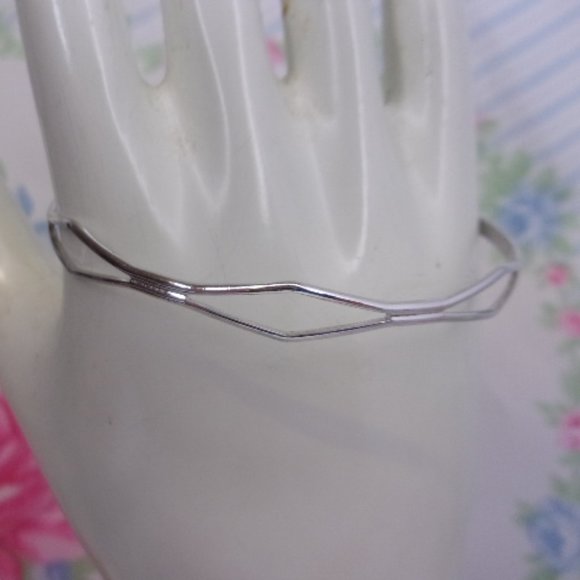 Sarah Coventry Silver Cuff Bracelet - Picture 2 of 8